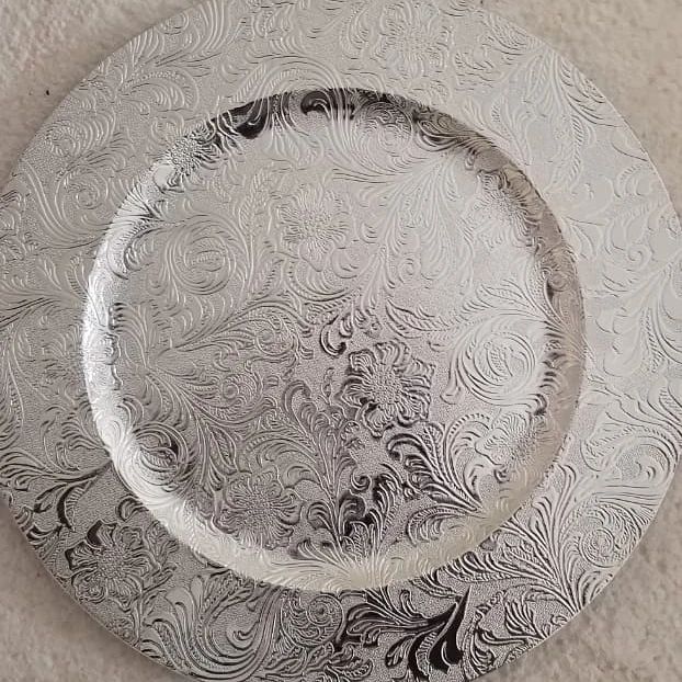 under plates - Image 4