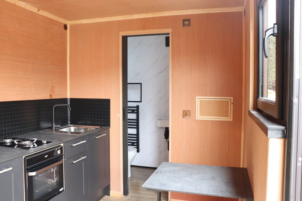 28FT converted container with Kitchen & Fixed Bed Maintenance Room - Image 8