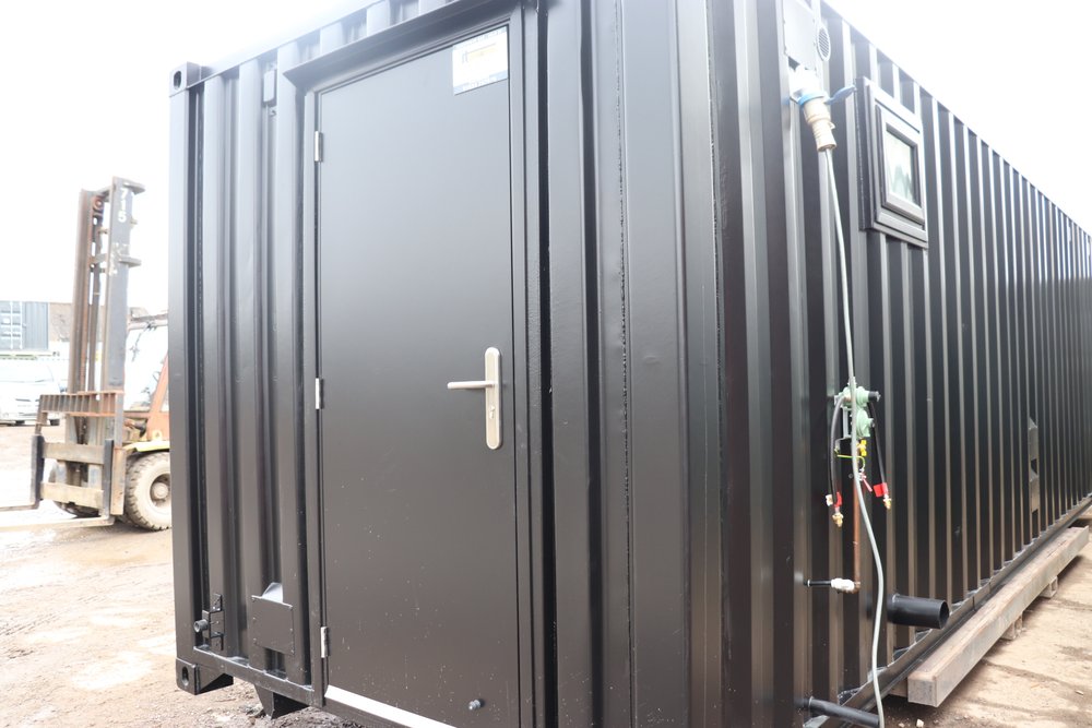 28FT converted container with Kitchen & Fixed Bed Maintenance Room - Image 10