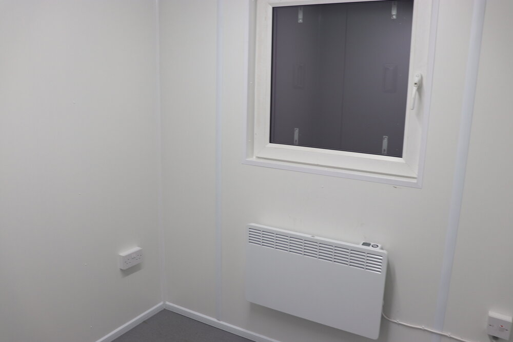 Self contained welfare. 28X8 - Image 5