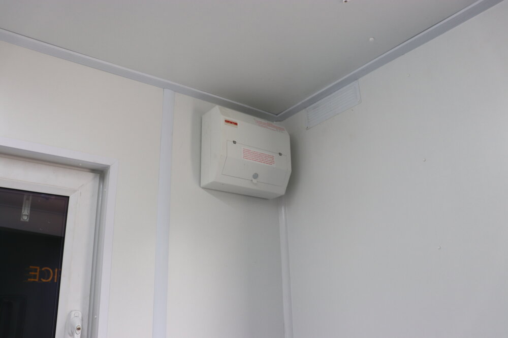 Self contained welfare. 28X8 - Image 3